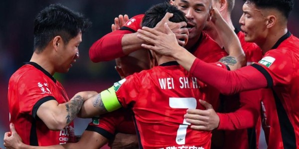 开云体育入口-凤凰山屠宰场！蓉城磨刀霍霍 血洗新鹏城后 海牛也是案板上的肉？