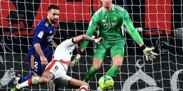 开云体育入口-1比0赢对攻战，全主力皇马靠门将赢球，怎翻盘巴黎？