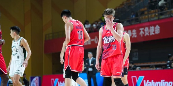 开云体育app-郭艾伦回归最大受益者！10中9砍24分14板，球迷：离开杜锋是对的